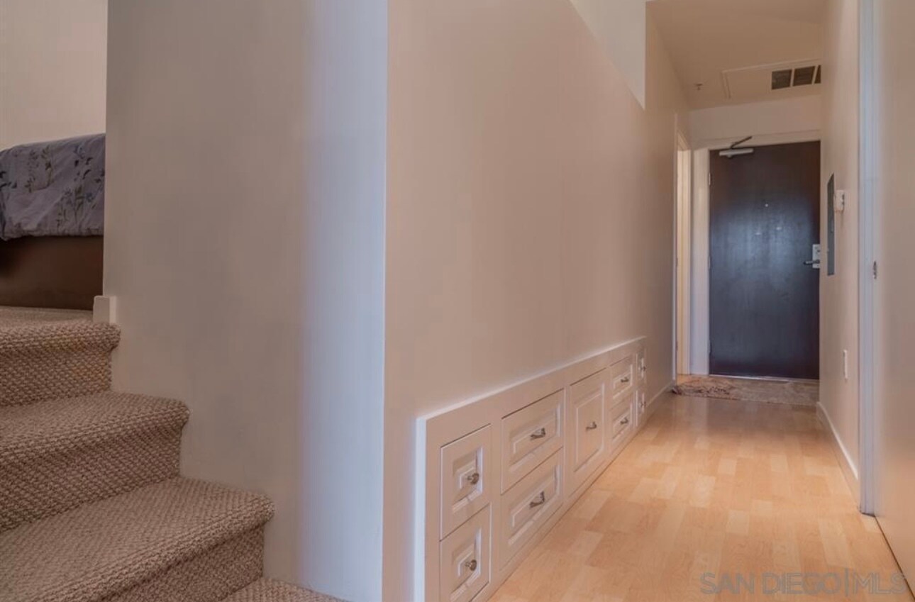 Building Photo - 889 Date St