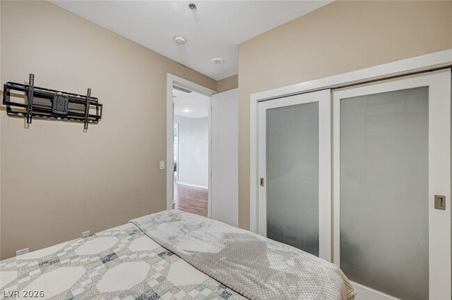Building Photo - 4575 Dean Martin Dr