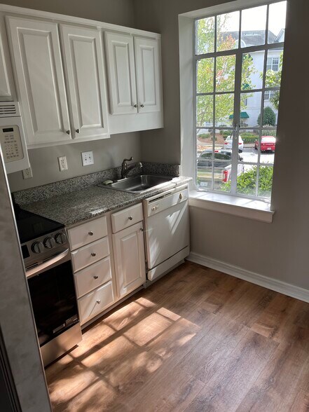 Building Photo - 1700 N Elm St