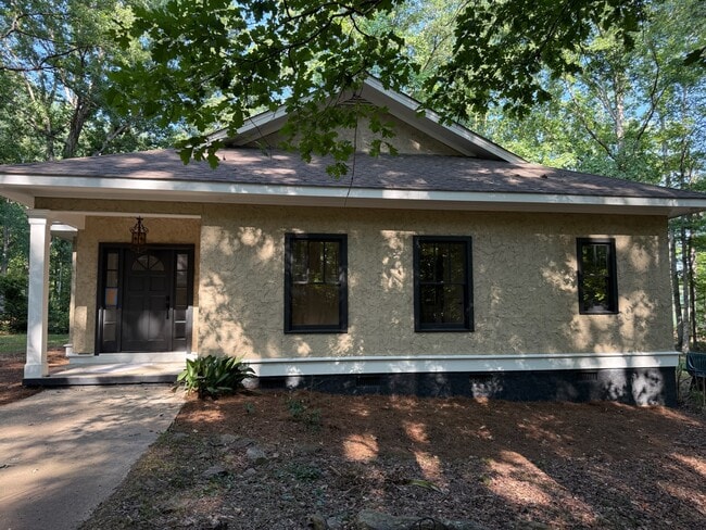 Building Photo - 1412 Hillcrest Dr