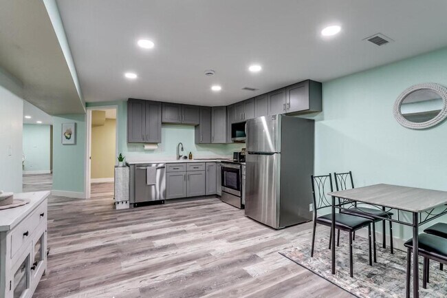 Building Photo - 15054 E Dartmouth Ave