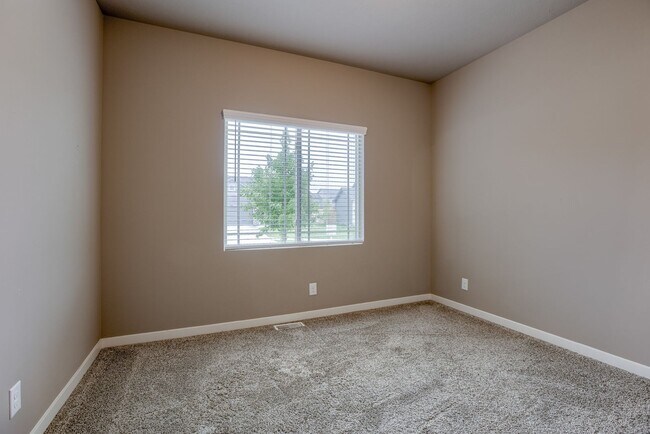 Building Photo - Gorgeous 3 Bedroom In Papillion!!