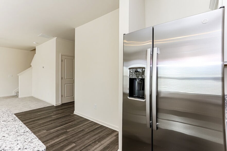 Building Photo - 7610 Saffron Ave