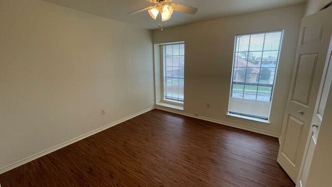 Building Photo - Nice Four plex unit upstairs in Irving.