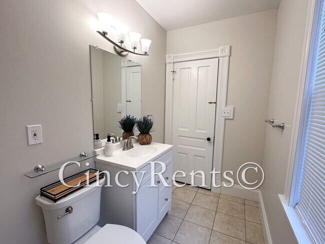 Building Photo - 3942 Hazel Ave