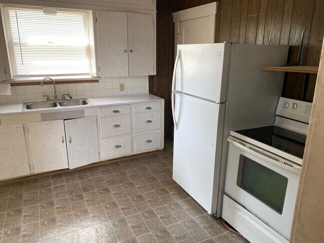 Building Photo - 2016 N Post St