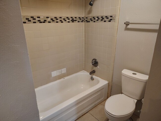 Building Photo - Duplex for Lease in Midwest City May