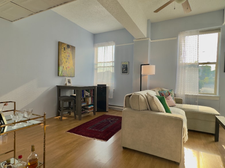 Building Photo - 21 N Last Chance Gulch