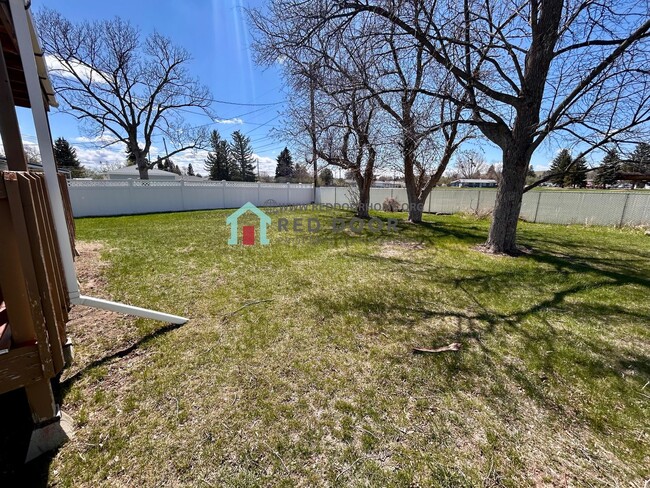 Building Photo - 5-bedroom, 2-bathroom house offers the perfect blend of comfort and functionality