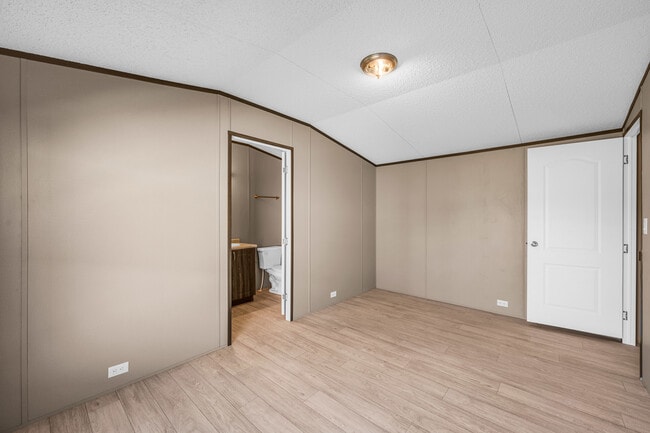 Building Photo - 2301 NW Sheridan Rd