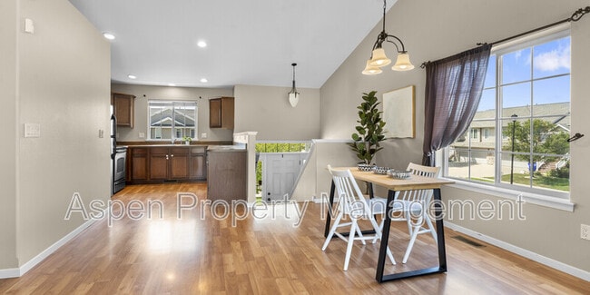 Building Photo - 482 N Mckenzie Ln