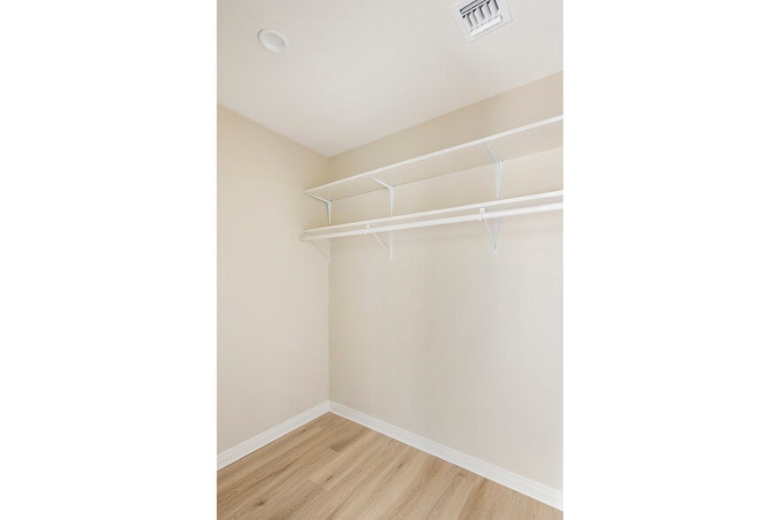 Master Walk-In Closet - 3426 Bellevue Ave