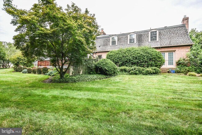 Building Photo - 1211 Vinita Ln