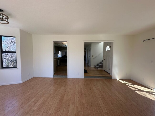 Building Photo - Gorgeous Multilevel 4 Bedroom 2.5 Bathroom...