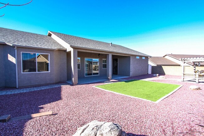 Building Photo - 4 Bedroom Home in Granville