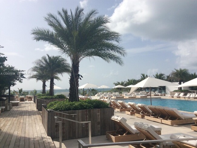 Building Photo - 2301 Collins Ave