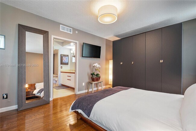 Building Photo - 1500 Ocean Dr