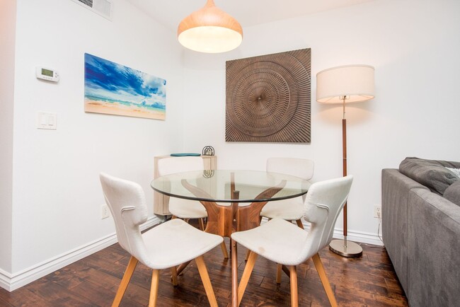 Building Photo - Costa Mesa Newport Heights Stunner!