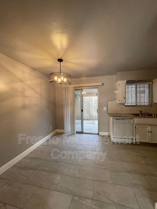 Building Photo - 3318 E Sierra Madre Ave