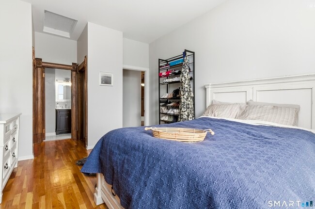 Building Photo - 1 Linden Pl