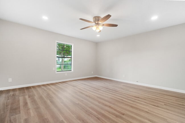 Building Photo - 407 Lovera Blvd