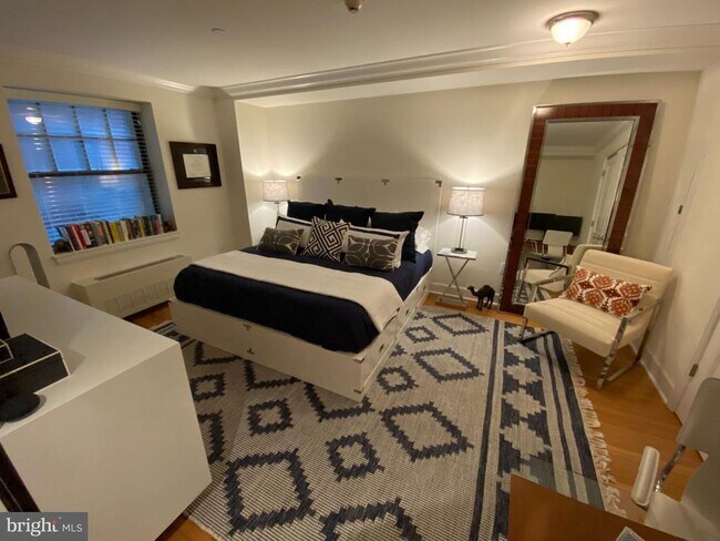 Building Photo - 1701 Locust St