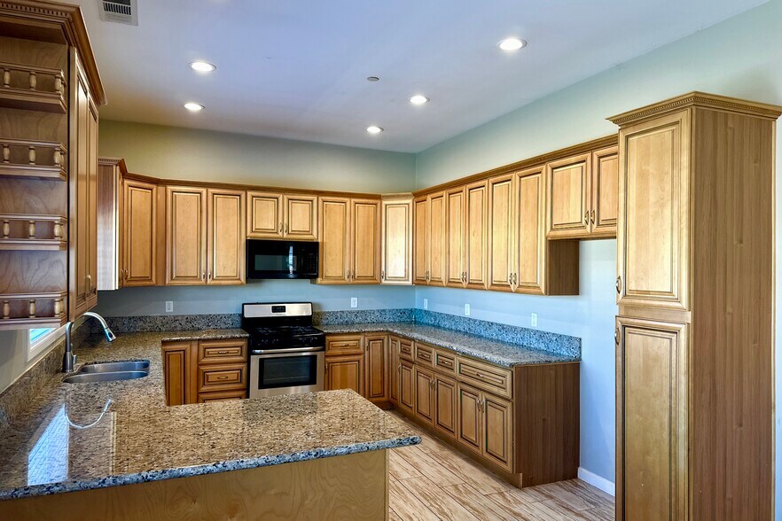 kitchen - 16628 Atlas Ln