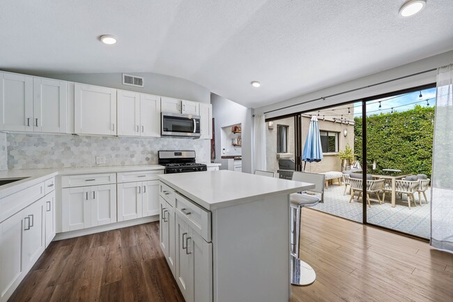 Building Photo - 1515 S Orange Dr