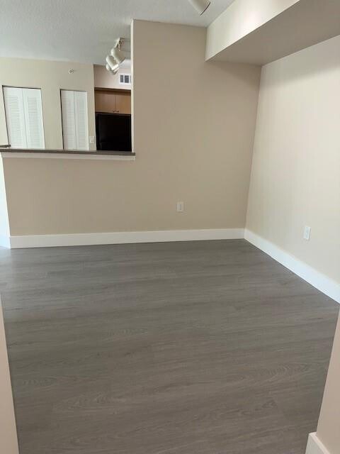 Building Photo - 1105 Villa Cir