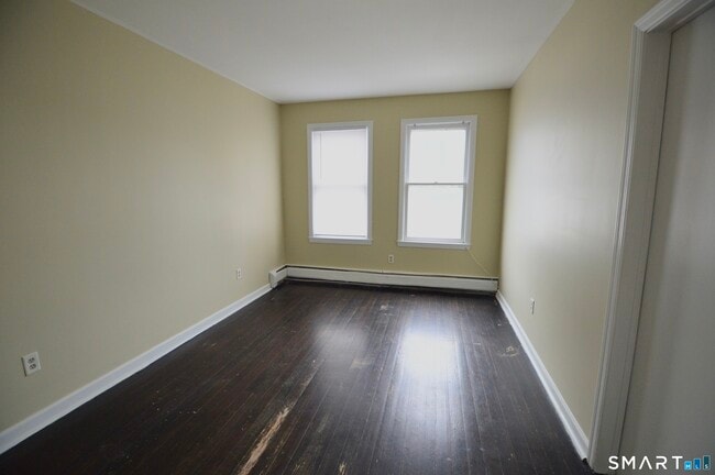 Building Photo - 2343 Barnum Ave