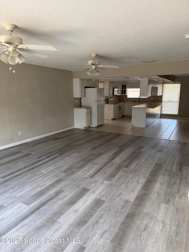 Building Photo - 895 Delano Rd