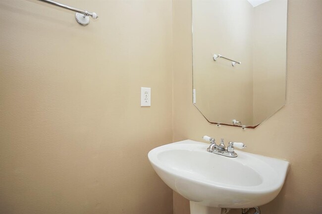 Building Photo - 1634 Emerald River Dr