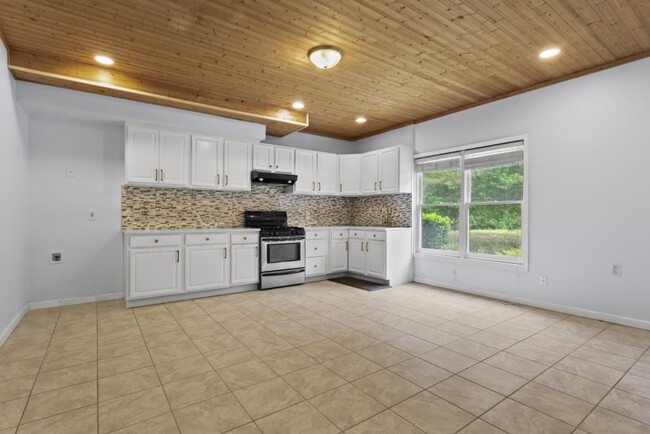 Building Photo - 12762 Waterside Dr
