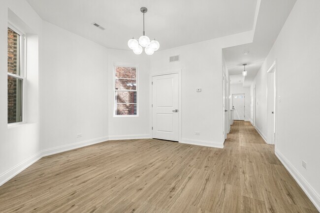 Building Photo - 4751 W Monroe St