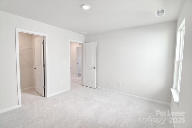 Building Photo - 261 Abersham Dr