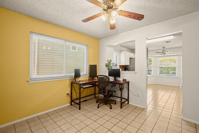 Building Photo - 2810 Goldbridge Dr