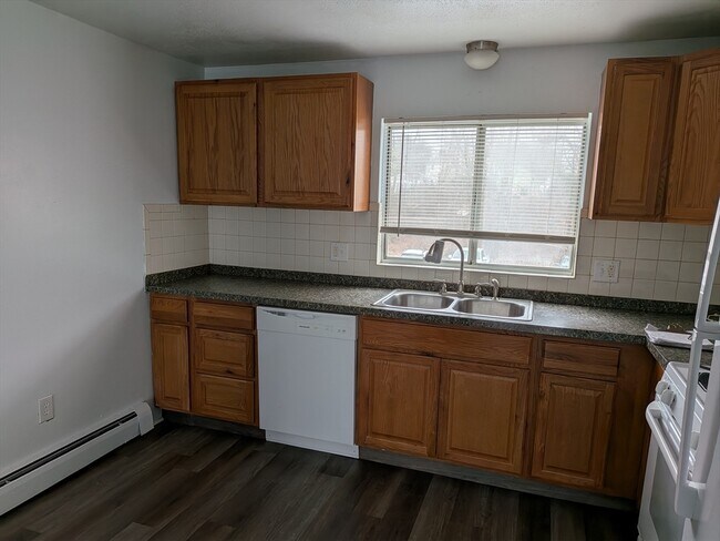 Building Photo - 83R Hobart St