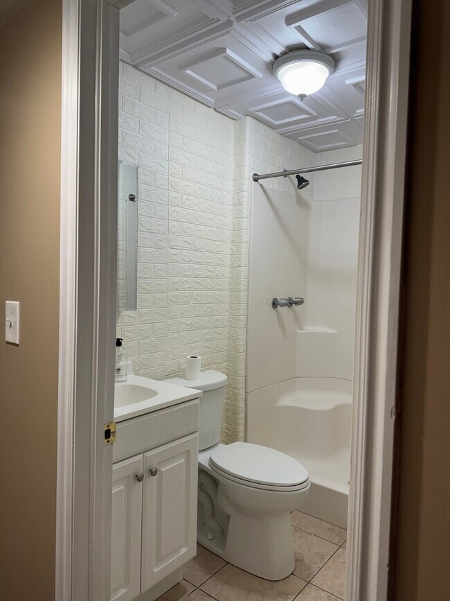 Building Photo - 1605 W Frankie Cir