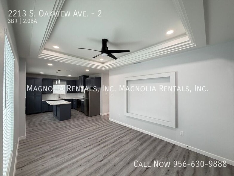 Building Photo - 2213 S Oakview Dr