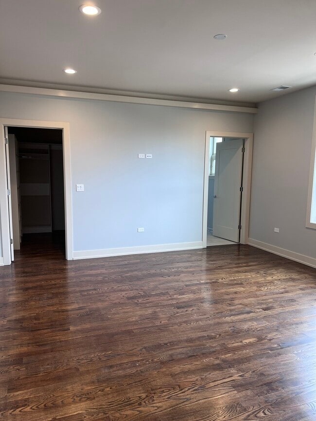 Building Photo - 1208 E 64th St