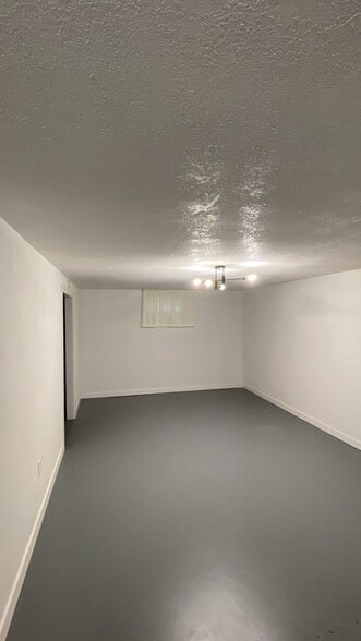 Building Photo - 2017 Lark Dr