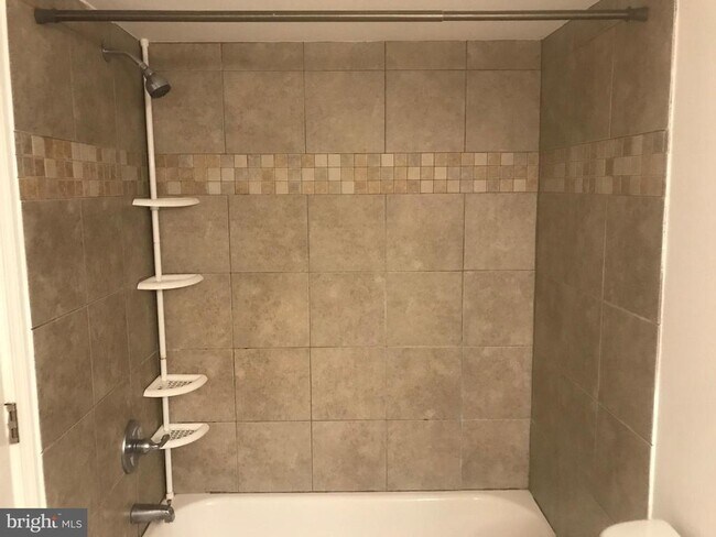 Building Photo - 3750 Clarendon Ave