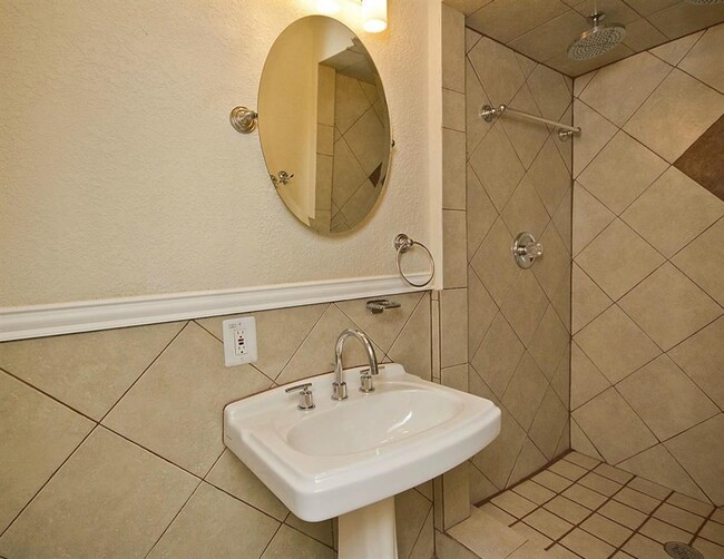 Building Photo - 5333 Westminster Dr