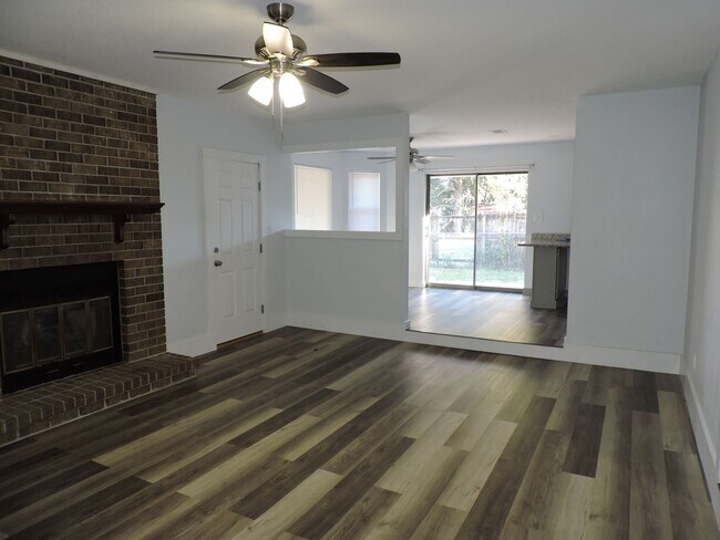 Building Photo - Lots of updates!