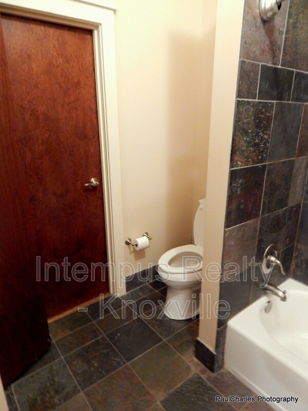 Building Photo - 402 S Gay St