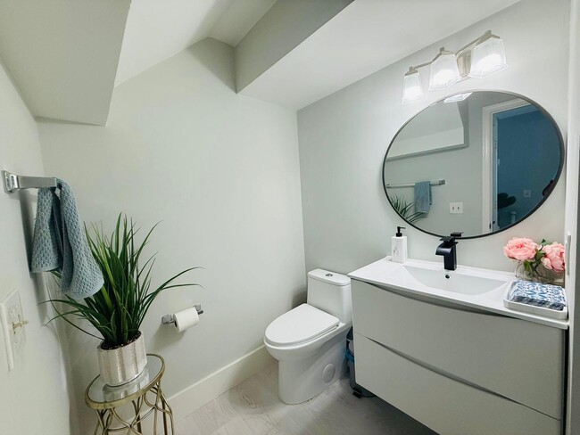 Building Photo - 5831 Thisledown Ct