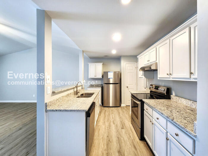 Building Photo - 2175 Red Oak Cir