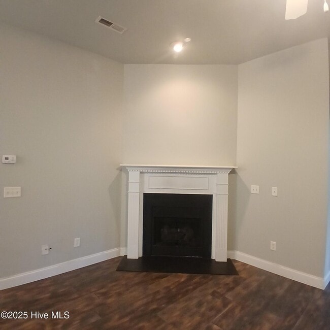 Building Photo - 4999 Glen Cove Dr SE