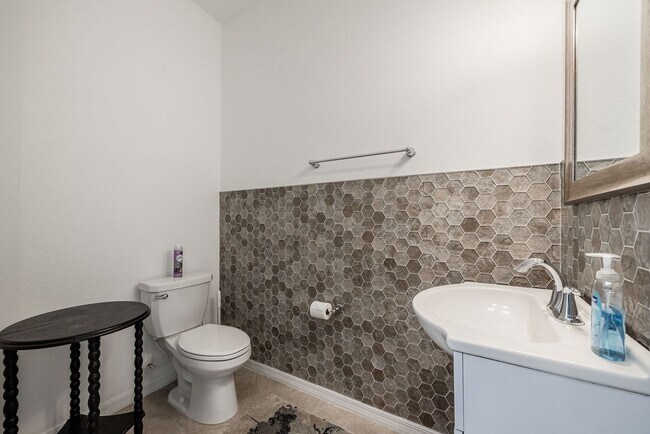 Building Photo - Experience Town Home living.. Welcome to W...