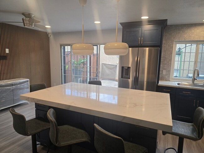 Building Photo - Beautiful Townhome for Rent